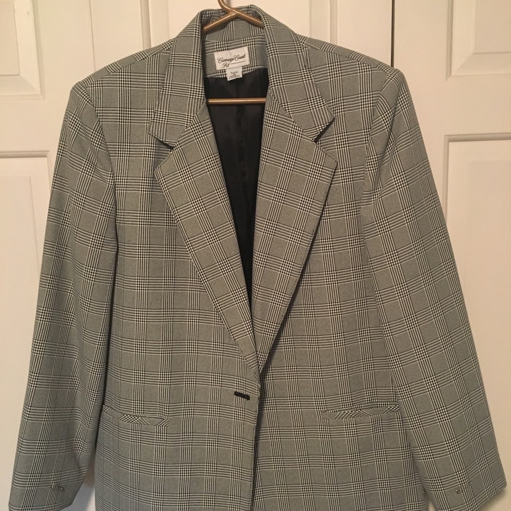 Carriage Court Fit Plaid Blazer